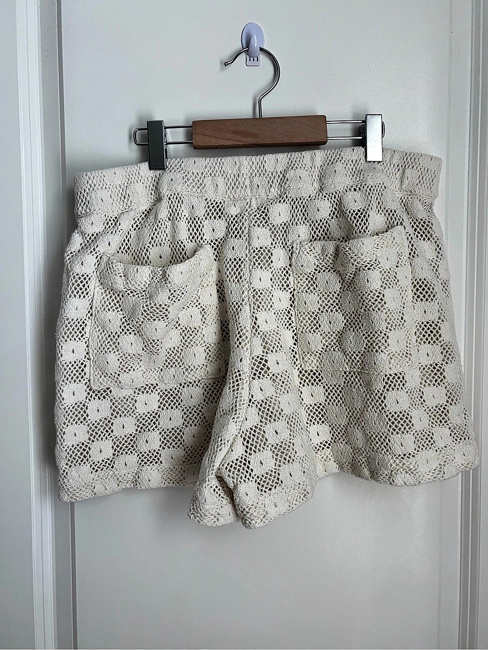 LOFT Beach Crochet High Waist Shorts in Cream Size Medium Like New